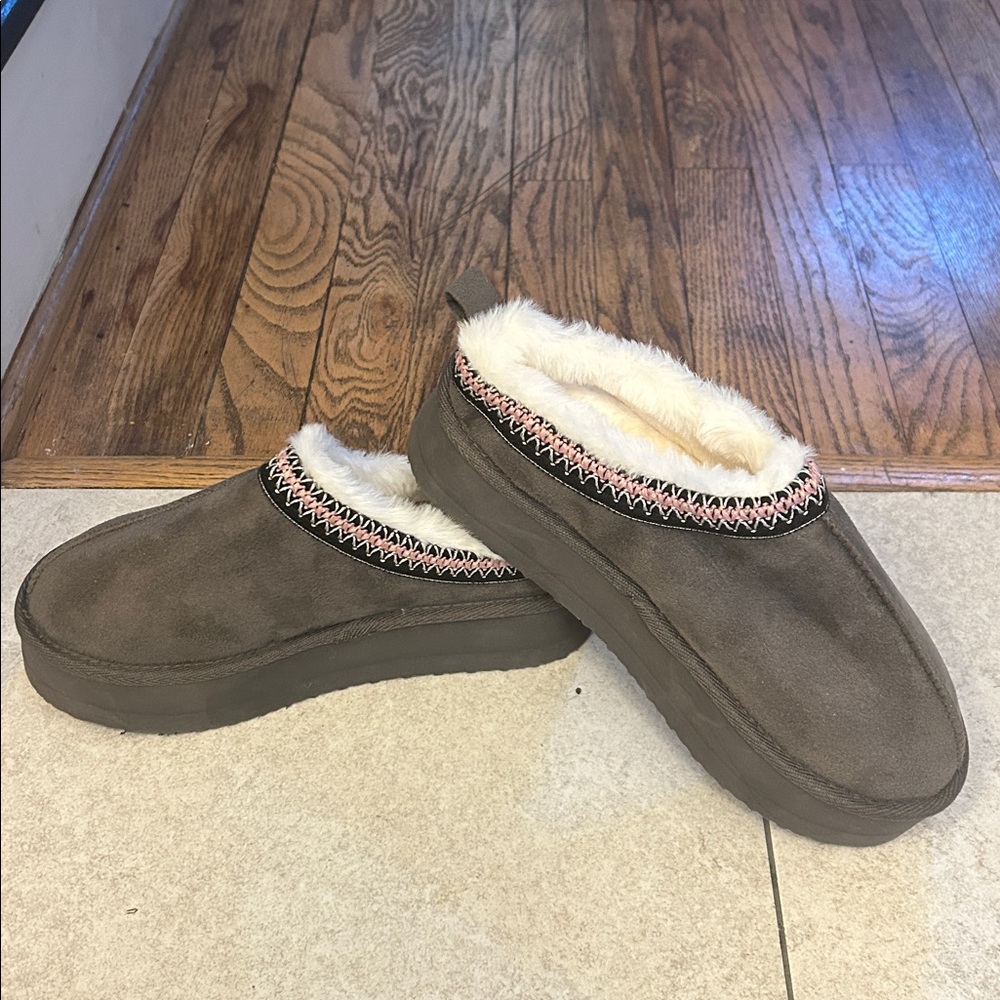 Jessica Simpson shearling slip-on moccasin clog slippers, size M (7/8), EUC